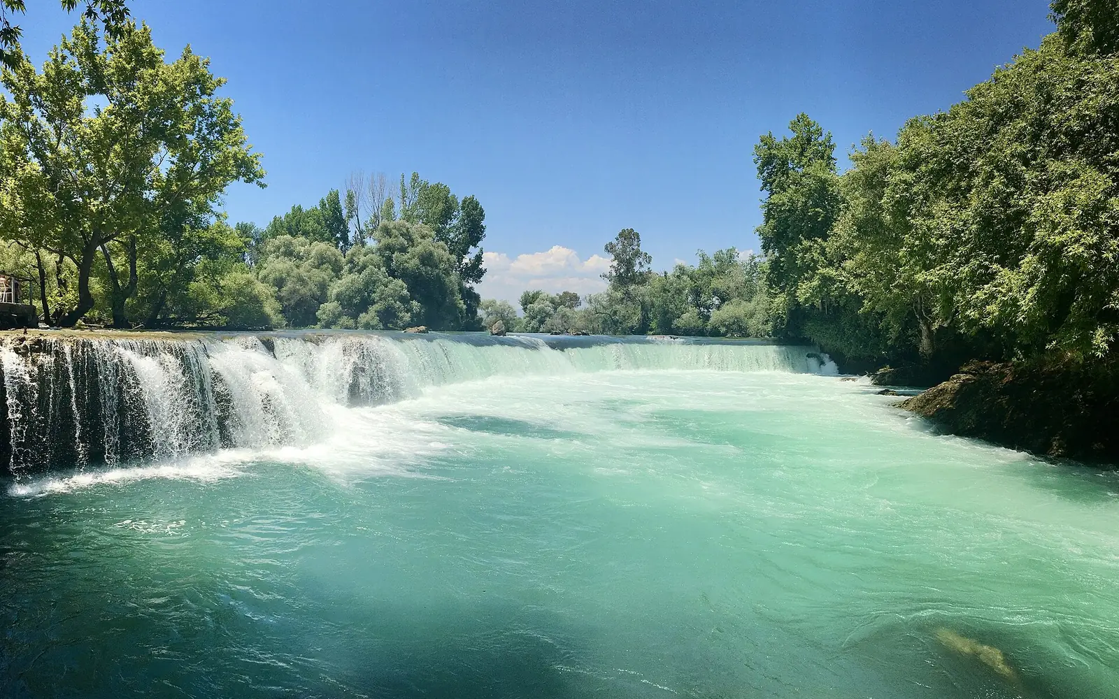 La cascade de Manavgat et la végétation alentour